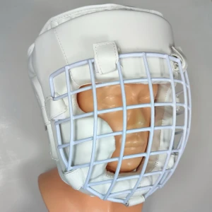 Kask z kratą biały